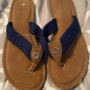 New navy blue Nautica flip-flops. Size 7.